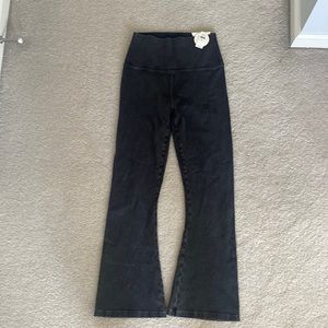 aerie offline OG crop flare black size small